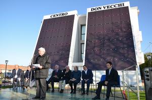 Foto ricordo dell'inaugurazione del Centro Don Vecchi 4